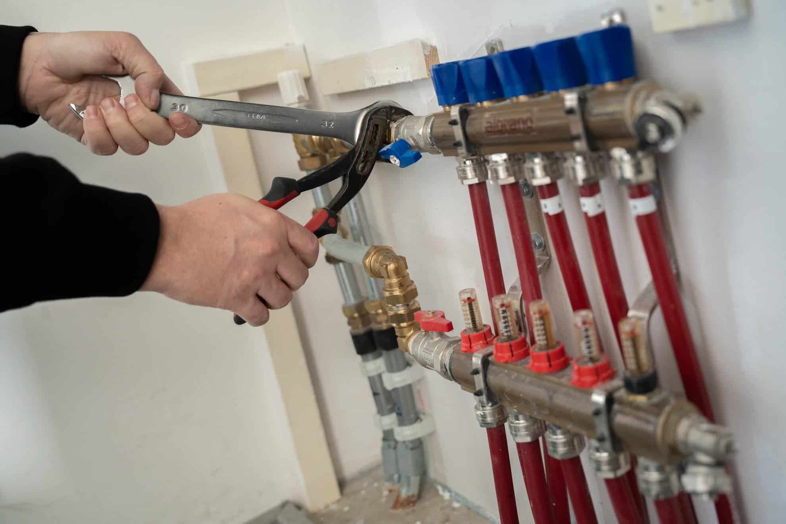 waterschade door lekkage en overstroming bad.